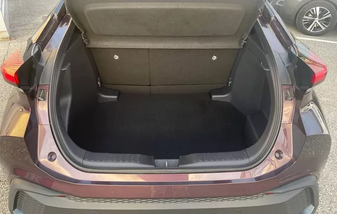 TOYOTA C-HR Hybride 200 Design extérieur trois quart arrière gauche 1102814