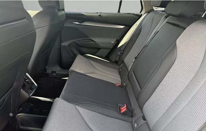 SKODA ENYAQ 85x Element extérieur arrière 2128276