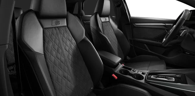 AUDI A3 Sportback TFSI Mild Hybrid 150 S tronic 7 S line extérieur trois quart arrière gauche 5779