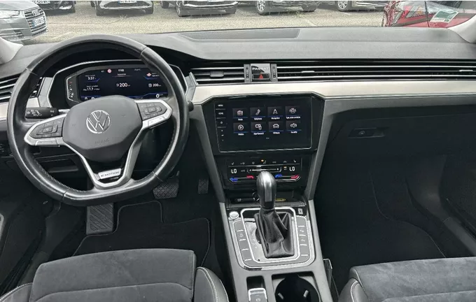 VOLKSWAGEN PASSAT SW 2.0 TDI 190 DSG7 4Motion Lounge extérieur trois quart avant droit 213063