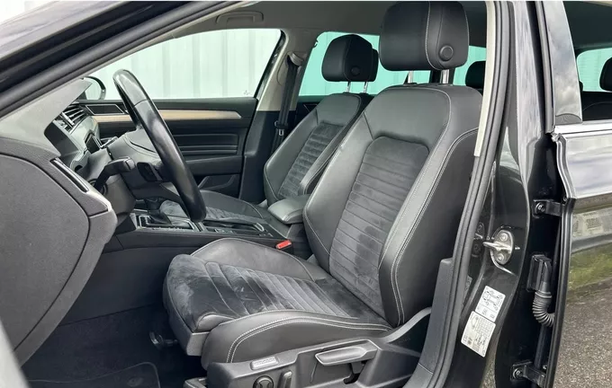 VOLKSWAGEN PASSAT SW 2.0 TDI 190 DSG7 4Motion Lounge extérieur trois quart arrière droit 213063