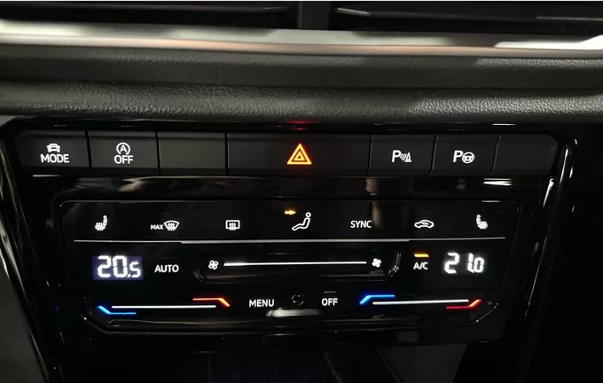 VOLKSWAGEN T-ROC 1.5 TSI EVO2 150 Start/Stop DSG7 R-Line Edition photo 17 2124683