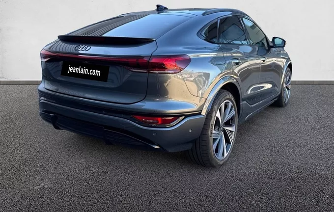 AUDI Q6 E-TRON SPORTBACK 306 ch 100 kWh performance S line extérieur trois quart arrière droit 1154