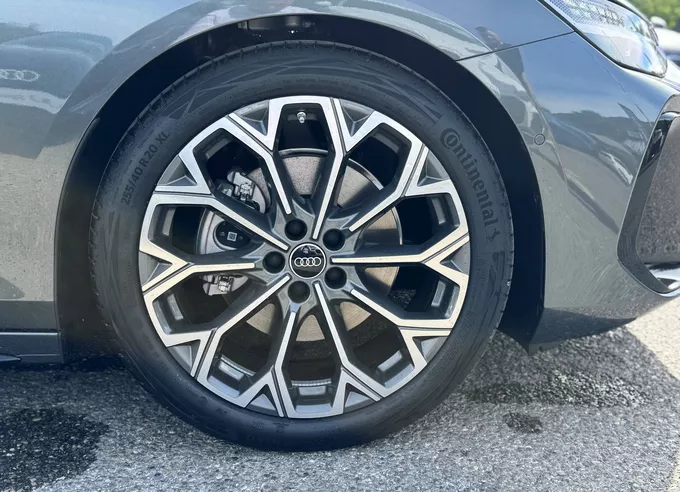 AUDI A6 Avant TDI 204 ch S tronic 7 S line extérieur côté droit 0473