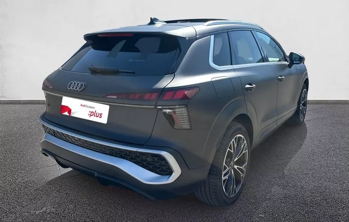 AUDI Q3 TFSI 150 ch Hybride S tronic 7 S line extérieur trois quart arrière droit 2129959
