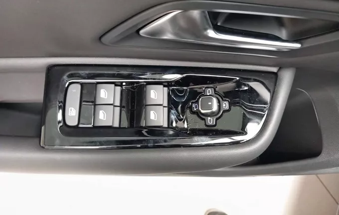 CITROEN C5 X Hybride Rechargeable 225 S&S e-EAT8 Shine photo 20 RV9926