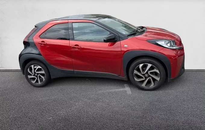TOYOTA AYGO X 1.0 VVT-i 72 S-CVT Design extérieur côté droit 1103781