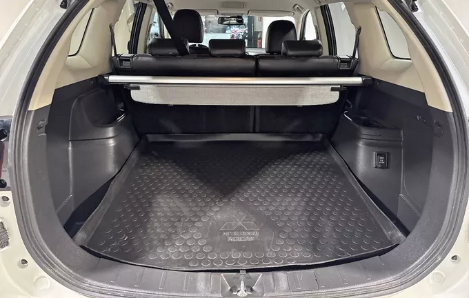 MITSUBISHI OUTLANDER 2.4l PHEV Twin Motor 4WD Intense extérieur arrière 945560