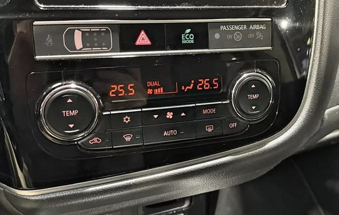 MITSUBISHI OUTLANDER 2.4l PHEV Twin Motor 4WD Intense photo 22 945560