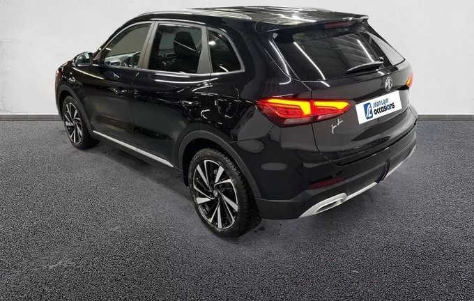 MG ZS 1.5 L Hybrid+ 197 ch Luxury extérieur trois quart arrière gauche 601195