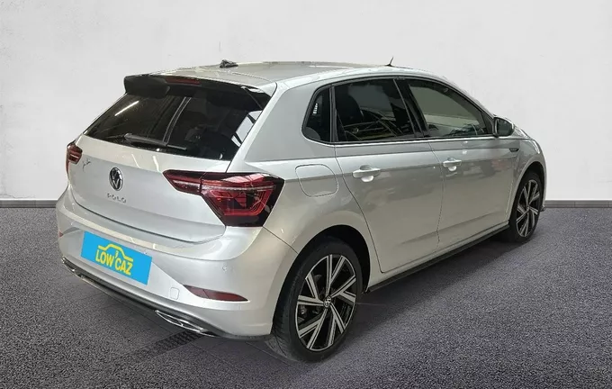 VOLKSWAGEN POLO 1.0 TSI 110 S&S DSG7 R-Line extérieur trois quart arrière droit 212907