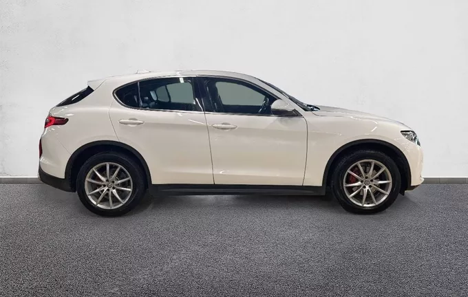 ALFA ROMEO STELVIO 2.0T 280 ch Q4 AT8 Lusso extérieur côté droit 213413