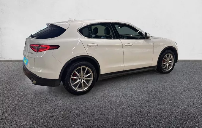 ALFA ROMEO STELVIO 2.0T 280 ch Q4 AT8 Lusso extérieur trois quart arrière droit 213413