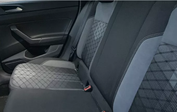 VOLKSWAGEN POLO 1.0 TSI 95 S&S BVM5 R-Line extérieur arrière 2117721