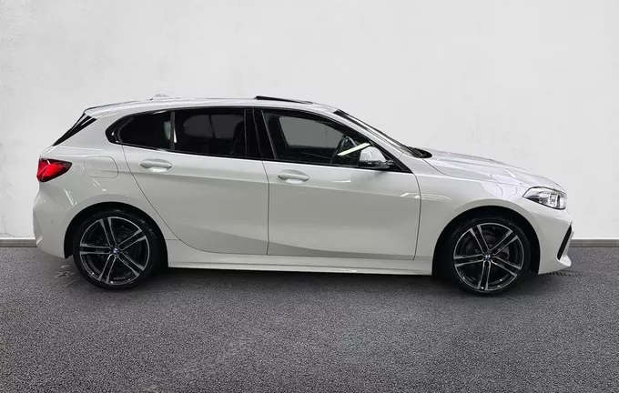 BMW SERIE 1 118i 136 ch DKG7 M Sport extérieur côté droit 212917
