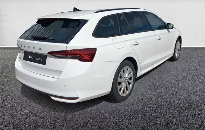 SKODA OCTAVIA Combi 2.0 TDI 150 ch SCR DSG7 Selection extérieur trois quart arrière droit 2130992