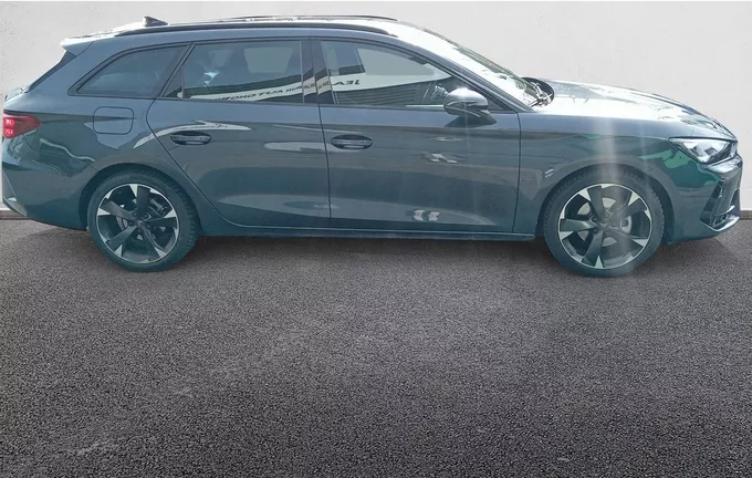 CUPRA LEON Sportstourer 1.5 eTSI Hybrid 150 ch DSG7 V extérieur côté droit 0421