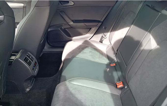 CUPRA LEON Sportstourer 1.5 eTSI Hybrid 150 ch DSG7 V extérieur arrière 0421