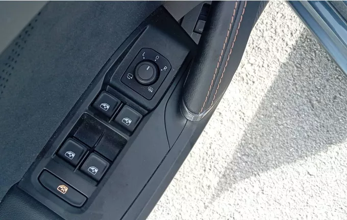 CUPRA LEON Sportstourer 1.5 eTSI Hybrid 150 ch DSG7 V photo 18 0421