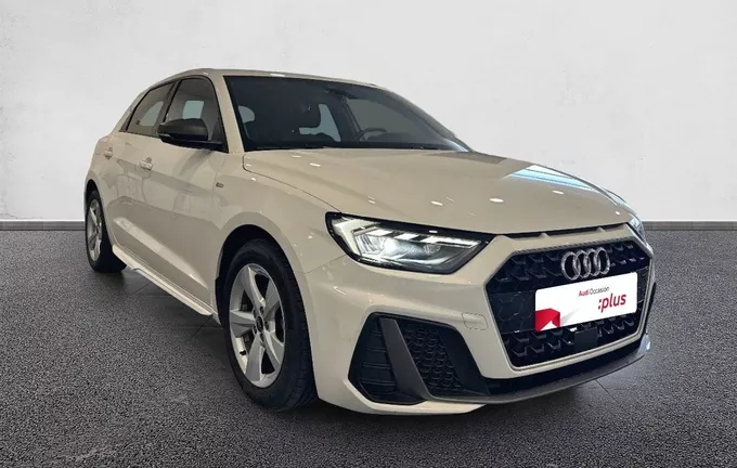 AUDI A1 Sportback 30 TFSI 110 ch BVM6 S Line extérieur trois quart avant droit 2129953