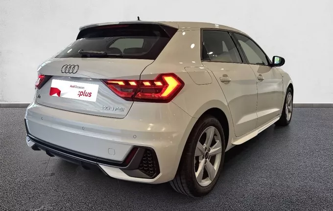 AUDI A1 Sportback 30 TFSI 110 ch BVM6 S Line extérieur trois quart arrière droit 2129953
