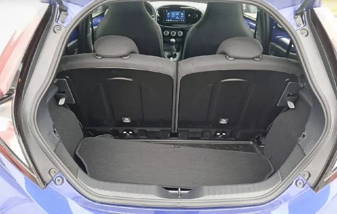 TOYOTA AYGO X 1.0 VVT-i 72 Dynamic photo 10 1103354