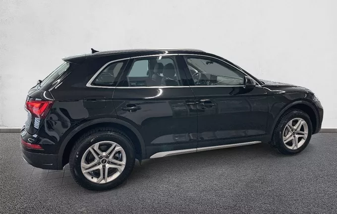 AUDI Q5 50 TFSIe 299 S tronic 7 Quattro Business Executive extérieur côté droit 2131988
