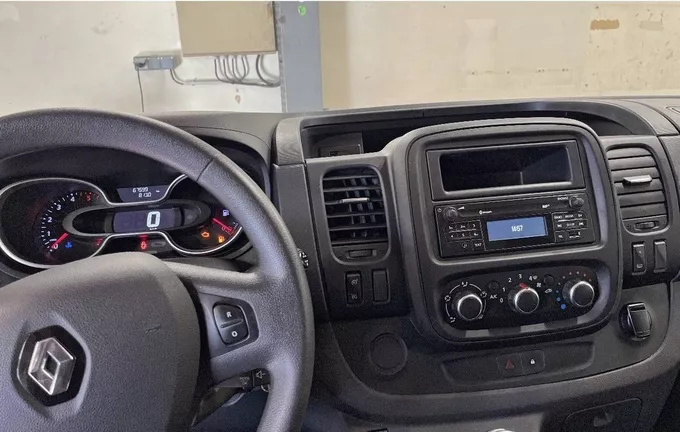 RENAULT TRAFIC FGN L1H1 1000 KG DCI 120 GRAND CONFORT extérieur trois quart avant droit 106234