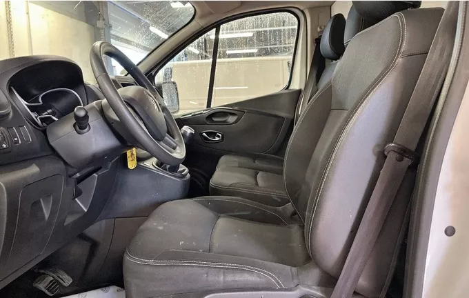 RENAULT TRAFIC FGN L1H1 1000 KG DCI 120 GRAND CONFORT extérieur trois quart arrière droit 106234