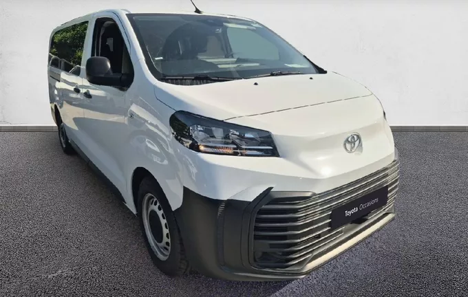 TOYOTA PROACE Combi Long 2.0L 140 D-4D extérieur trois quart avant droit 1103595