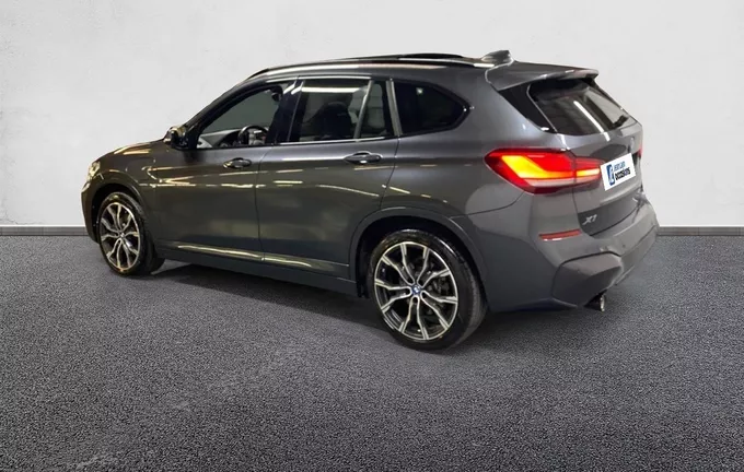 BMW X1 xDrive 25e 220 ch BVA6 M Sport extérieur trois quart arrière gauche 2126264