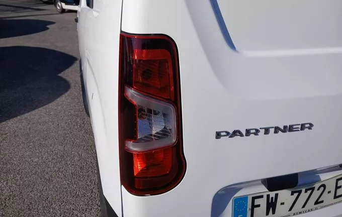 PEUGEOT PARTNER FOURGON STANDARD 1000 KG BLUEHDI 130 S&S EAT8 GRIP photo 17 946001