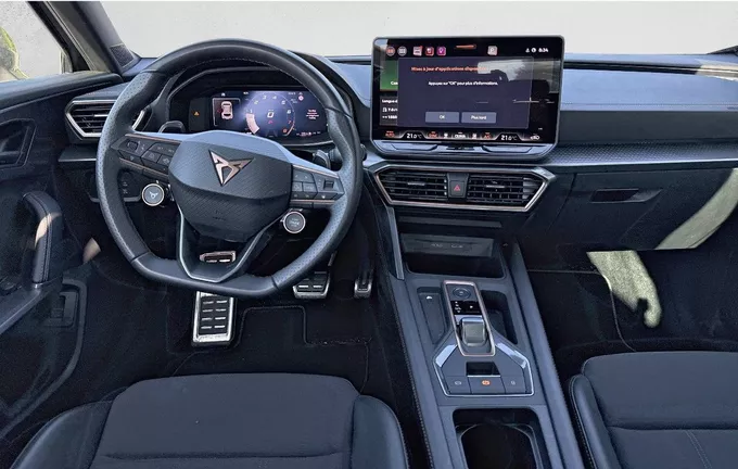 CUPRA FORMENTOR 1.5 eTSI Hybrid 150 ch DSG7 V extérieur trois quart avant droit 2130463