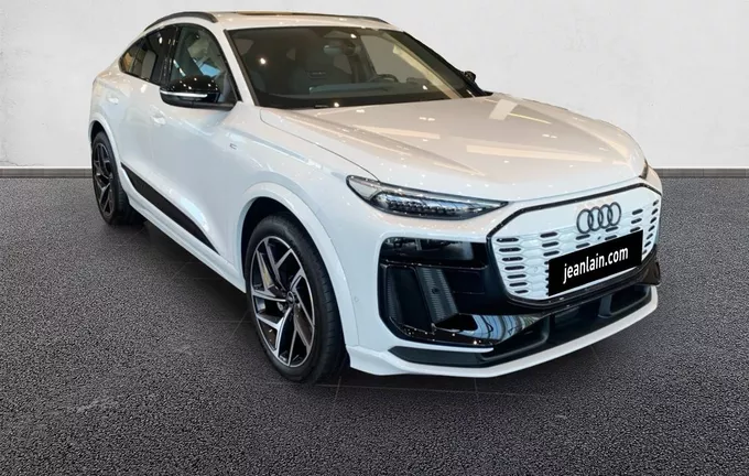 AUDI Q6 E-TRON SPORTBACK 387 ch 100 kWh quattro S line extérieur trois quart avant droit 9498