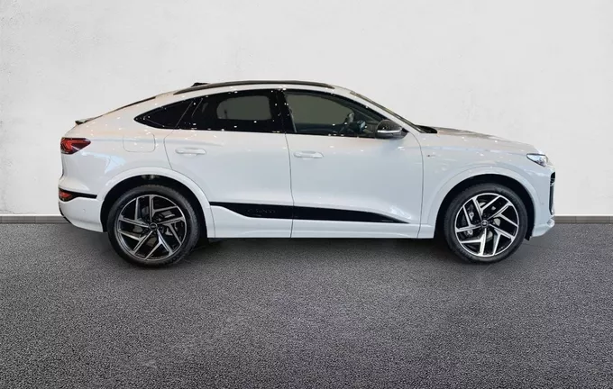 AUDI Q6 E-TRON SPORTBACK 387 ch 100 kWh quattro S line extérieur côté droit 9498