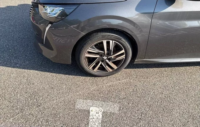 PEUGEOT 208 BlueHDi 100 S&S BVM6 Allure photo 9 2131027