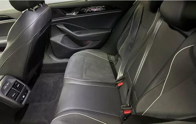 VOLKSWAGEN PASSAT 2.0 TDI EVO SCR 150 DSG7 Elegance extérieur arrière 2132700