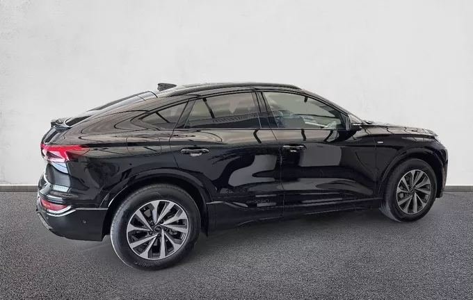 AUDI Q6 E-TRON SPORTBACK 428 ch 100 kWh quattro S line extérieur côté droit 5837