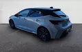 Miniature TOYOTA COROLLA HYBRIDE 140ch GR Sport extérieur trois quart arrière gauche 1103573