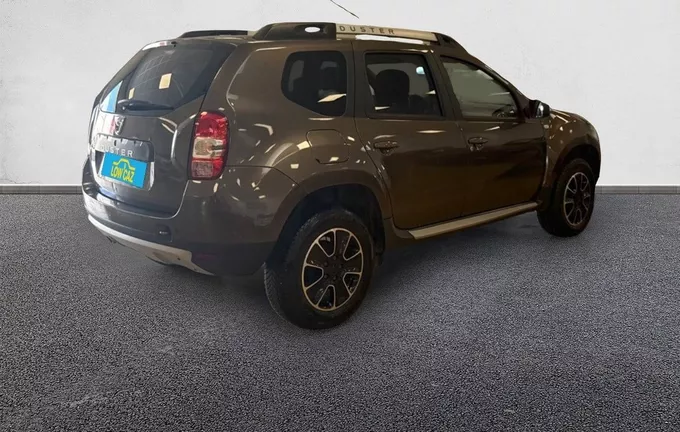 DACIA DUSTER dCi 110 4x2 Black Touch 2017 extérieur trois quart arrière droit 213565