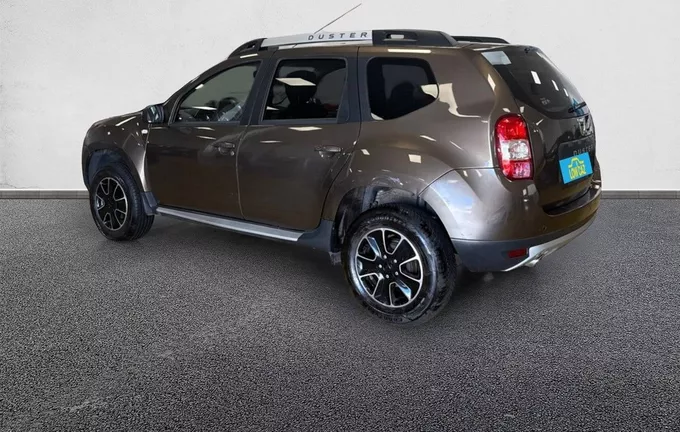 DACIA DUSTER dCi 110 4x2 Black Touch 2017 extérieur trois quart arrière gauche 213565