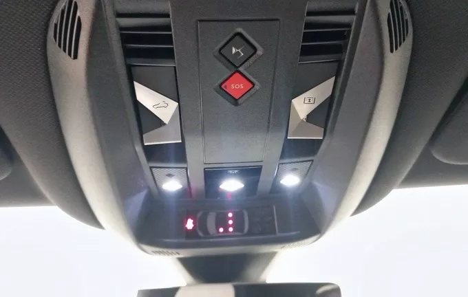 DS DS7 DS 7 Hybride Rechargeable E-Tense 360 EAT8 4x4 Opera photo 20 096024