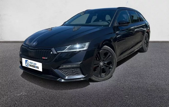 SKODA OCTAVIA Combi 2.0 TDI 200 ch DSG7 4x4 RS extérieur trois quart avant gauche 560528