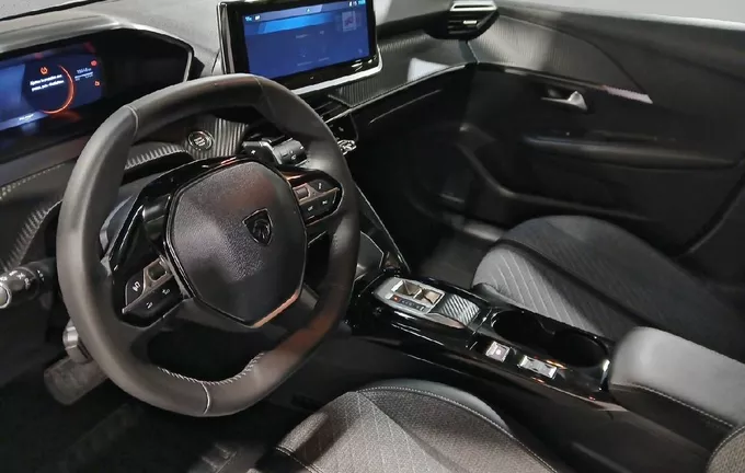 PEUGEOT 208 Hybrid 100 e-DCS6 Allure extérieur côté gauche 943986