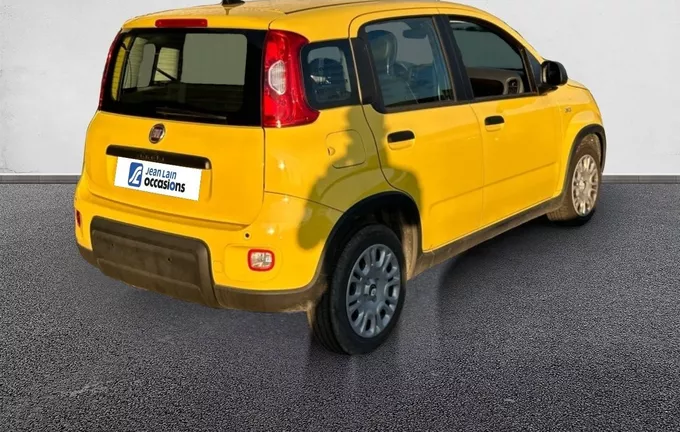 FIAT PANDA 1.0 70 ch Hybrid BSG S/S (RED) extérieur trois quart arrière droit 2125702
