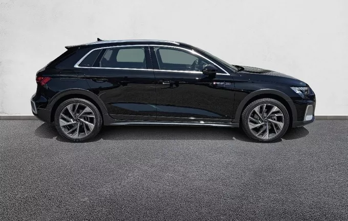 AUDI A3 Allstreet 40 TFSI e Hybride rechargeable 204 S tronic 6 Avus extérieur côté droit 9581