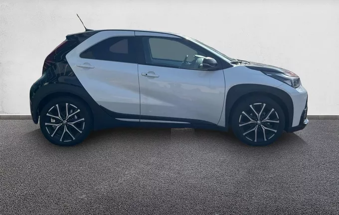 TOYOTA AYGO X Hybride 116h GR Sport extérieur côté droit P145165