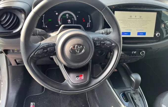 TOYOTA AYGO X Hybride 116h GR Sport photo 12 P145165