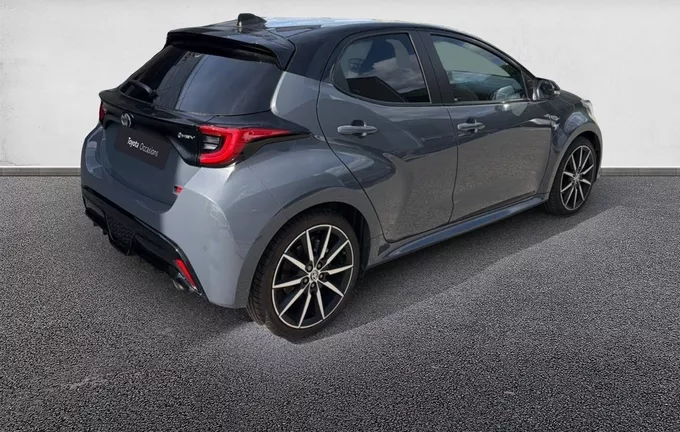 TOYOTA YARIS Hybride 130h GR Sport extérieur trois quart arrière droit 1103474