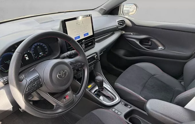 TOYOTA YARIS Hybride 130h GR Sport photo 11 1103474